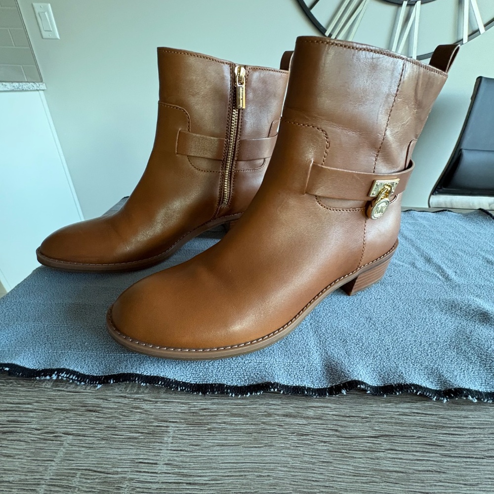 Michael Kors - Booties